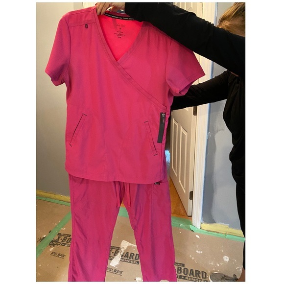Women’s scrubs